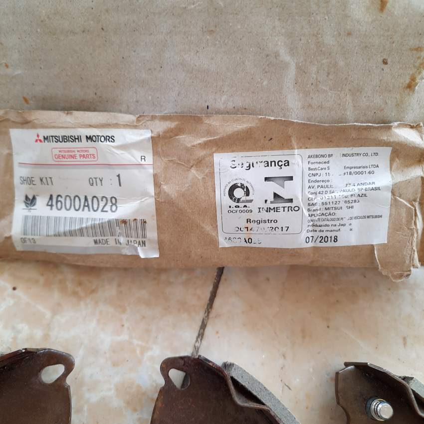 Mitsubishi Lancer Ex  Jeu Patins Frein Arriere Original - 1 - Spare Parts  on Aster Vender