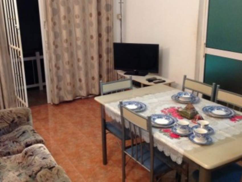 For sale table and chairs on Aster Vender