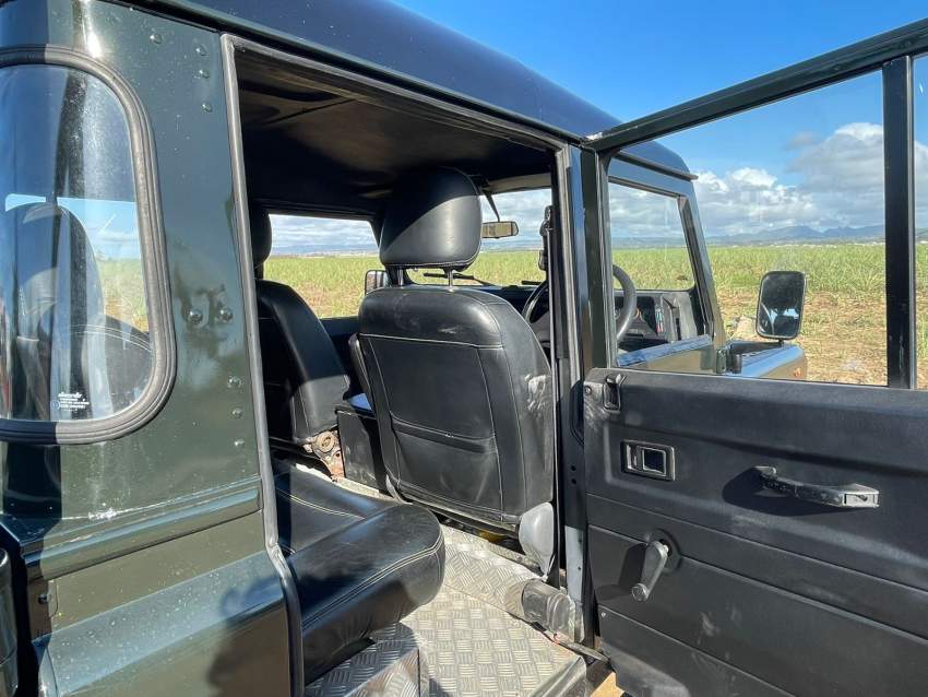 Defender 130 TDI - 5 - Off Roader Cars  on Aster Vender