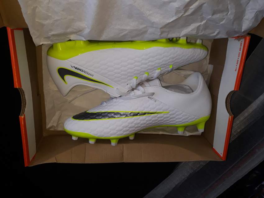 Football shoes - 0 - Football equipment  on Aster Vender