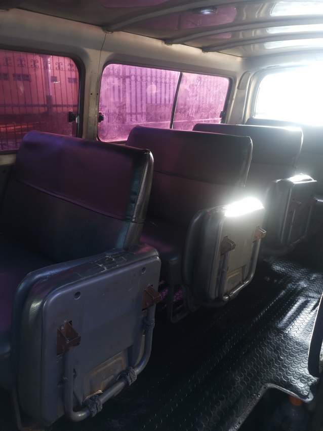 Nissan E25 Yr06 - 0 - Passenger Van  on Aster Vender