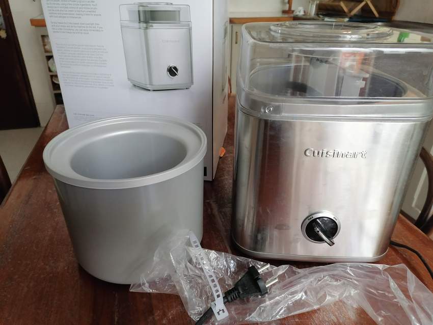 ICE CREAM MAKER- CUISINART - 1 - Kitchen appliances  on Aster Vender