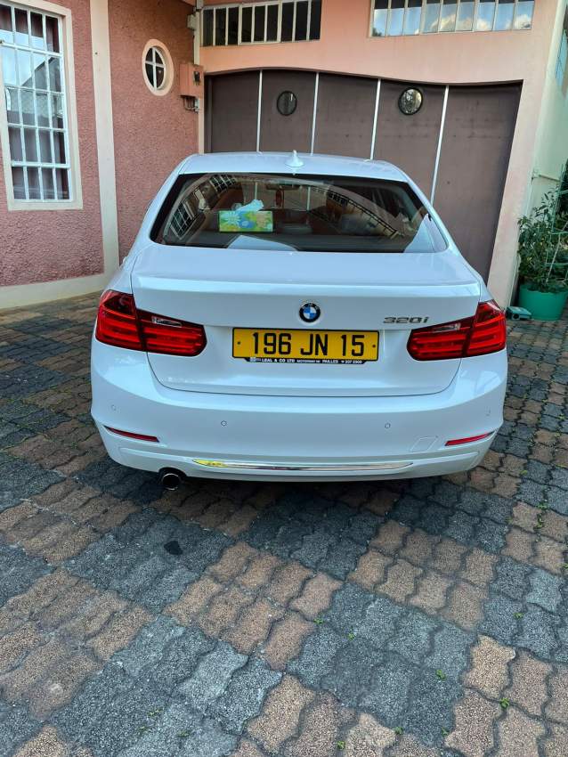 A BMW 320i automatic transmission sedan car - 1 - Luxury Cars  on Aster Vender
