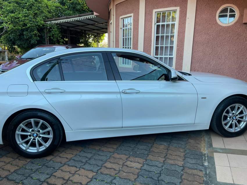 A BMW 320i automatic transmission sedan car - 2 - Luxury Cars  on Aster Vender