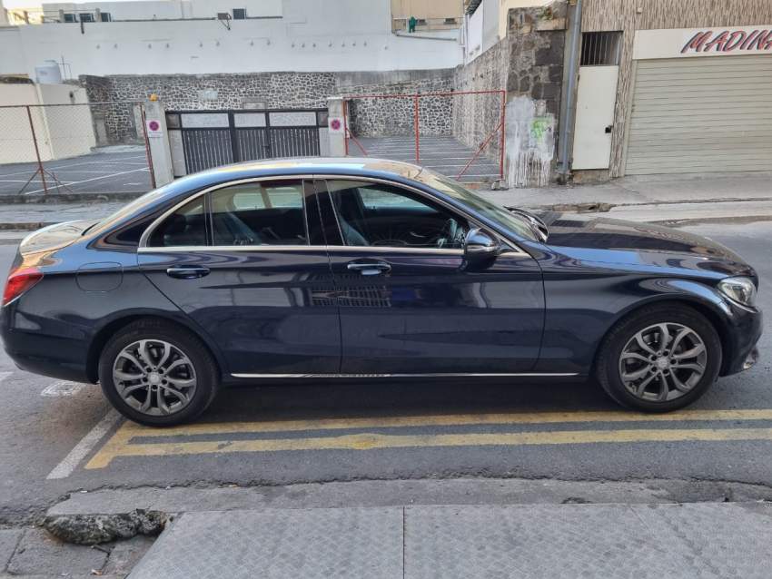 Mercedes Benz C180 Avant-garde - 3 - Luxury Cars  on Aster Vender