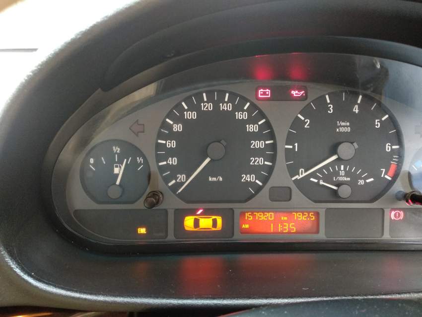 BMW 318I  - 5 - Luxury Cars  on Aster Vender