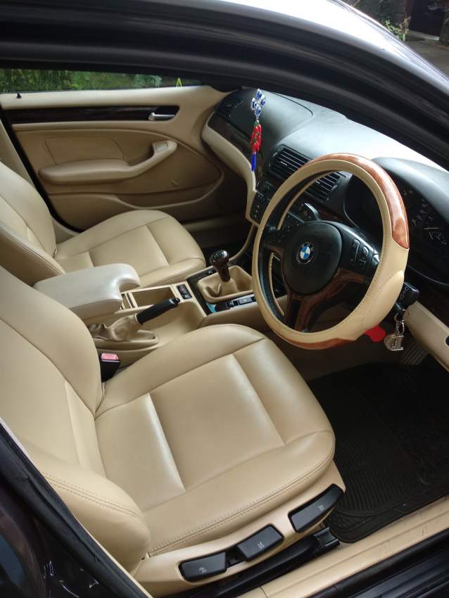 BMW 318I  - 6 - Luxury Cars  on Aster Vender