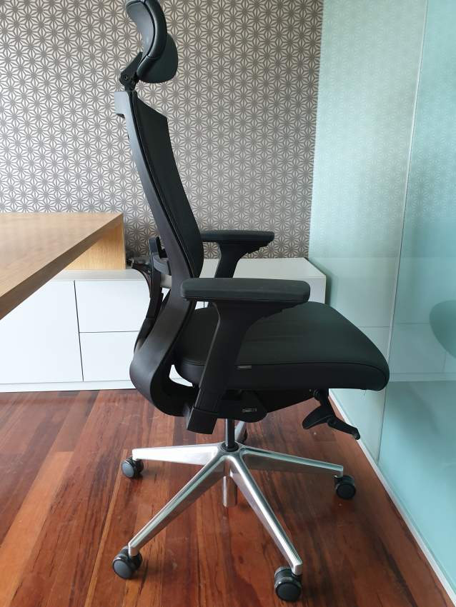 Executive chair - 1 - Desk chairs  on Aster Vender