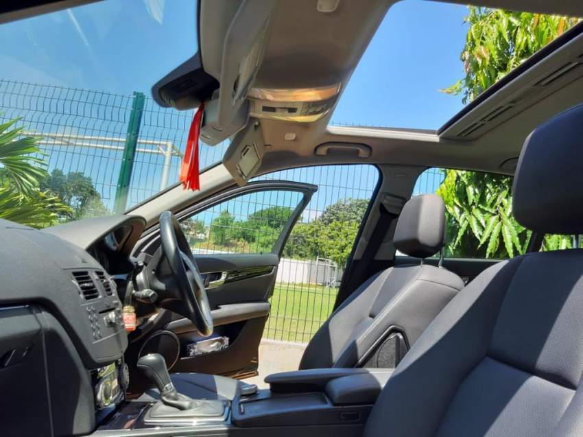 Mercedes-Benz C180 1597cc automatic  - 7 - Luxury Cars  on Aster Vender