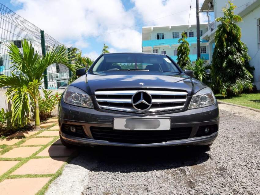 Mercedes-Benz C180 1597cc automatic  - 5 - Luxury Cars  on Aster Vender