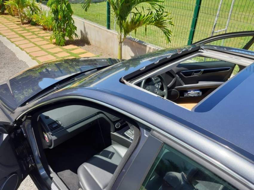 Mercedes-Benz C180 1597cc automatic  - 6 - Luxury Cars  on Aster Vender