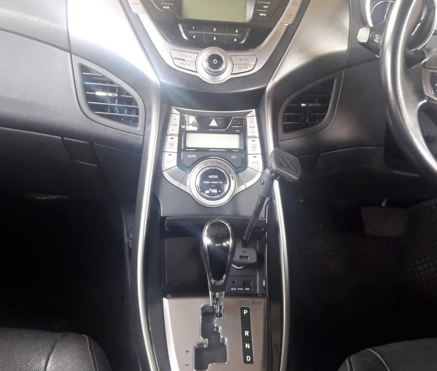  Hyundai Elantra 1600 Automatic - 2 - Family Cars  on Aster Vender