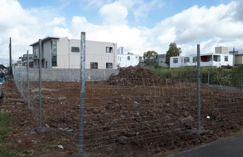 TERRAIN- 17.3 PERCHES- MONS. LEEN QUATRE BORNES - 2 - Land  on Aster Vender