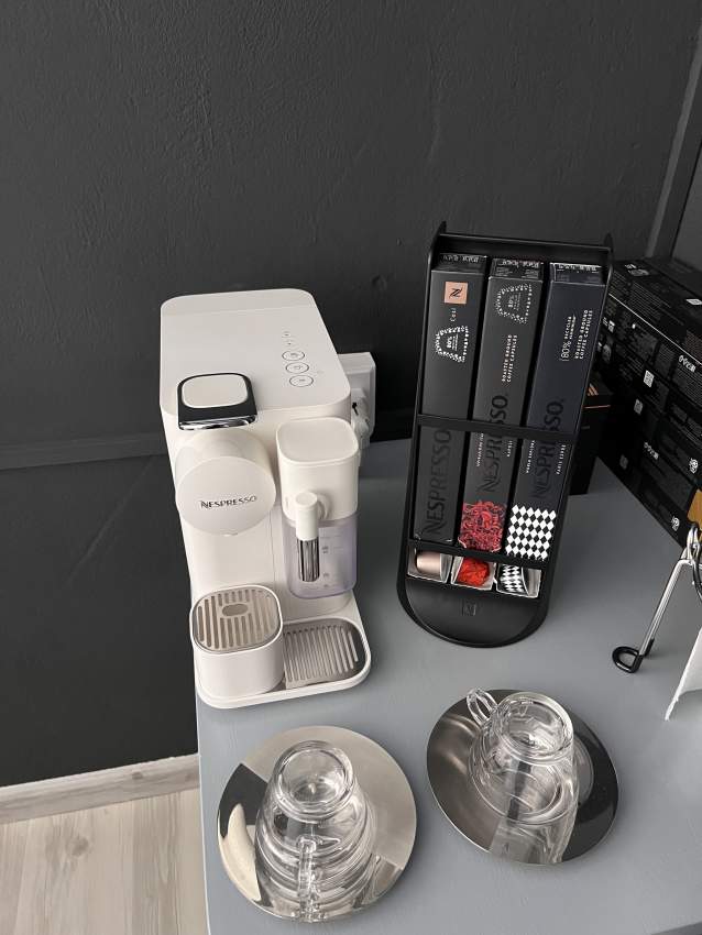 Lattissima One Nespresso Machine with acccessories