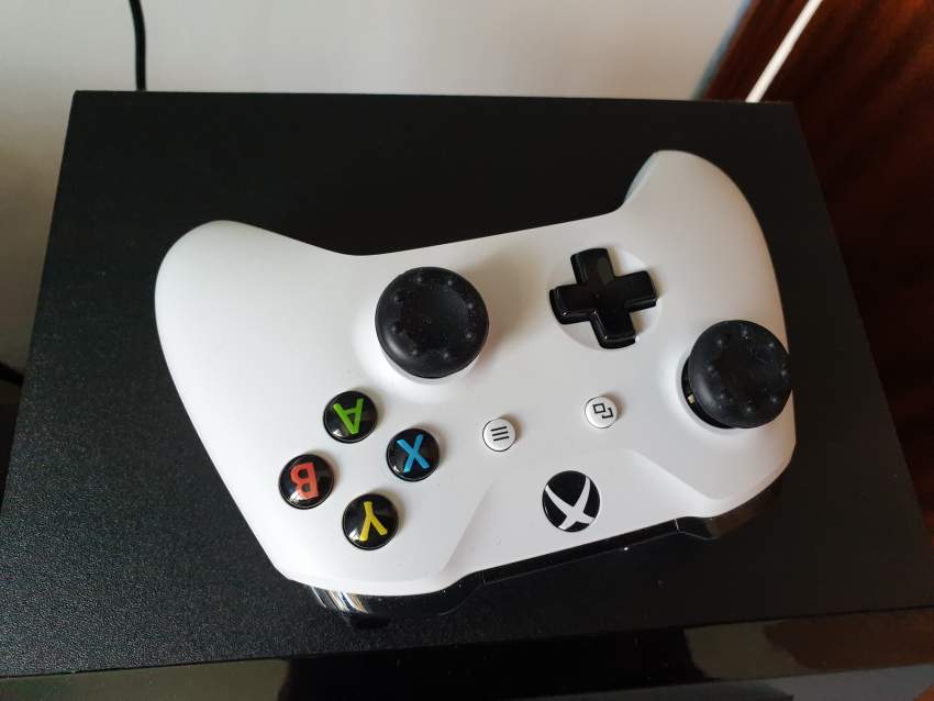 Xbox one s + 1 controller - 0 - PS4, PC, Xbox, PSP Games  on Aster Vender