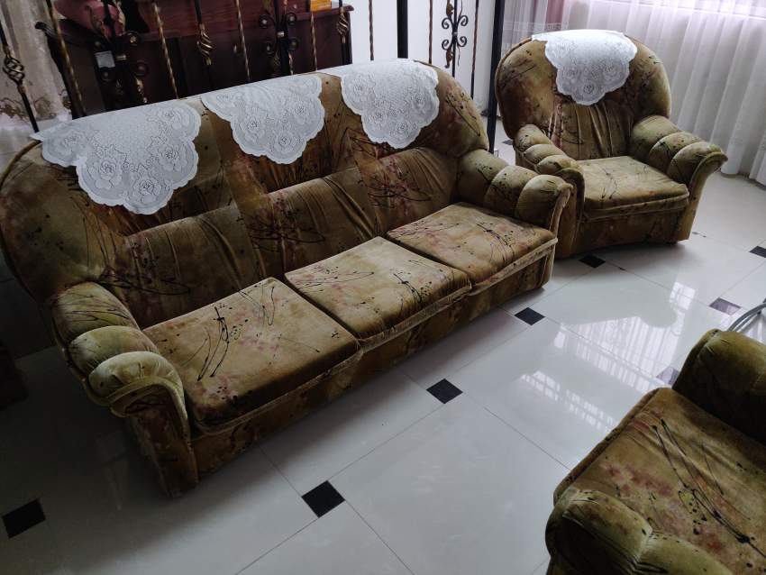 Sofa set on Aster Vender