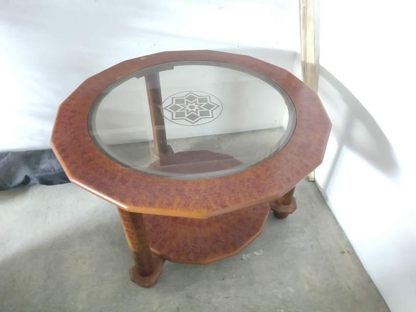 Coffee table / Table du milieu on Aster Vender