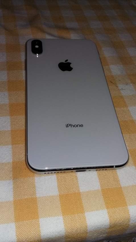 IPHONE XS MAX 64GB - Silver - 1 - iPhones  on Aster Vender