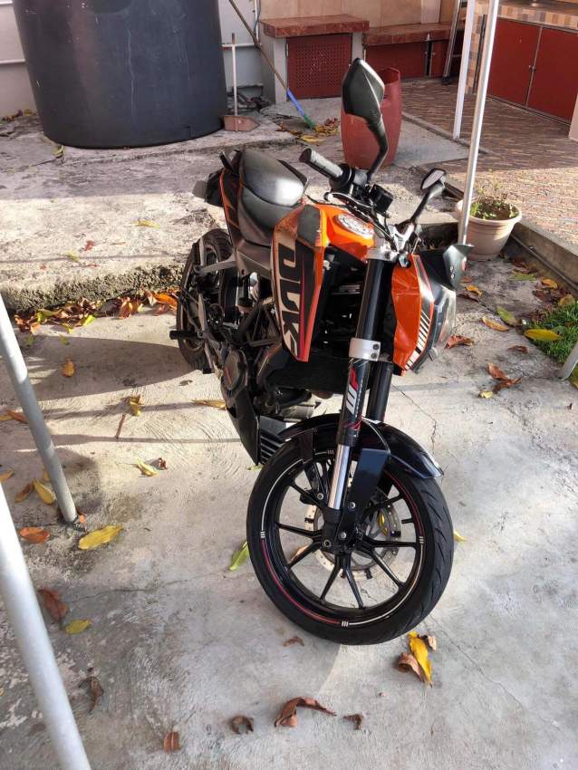 KTM 125 DUKE on Aster Vender