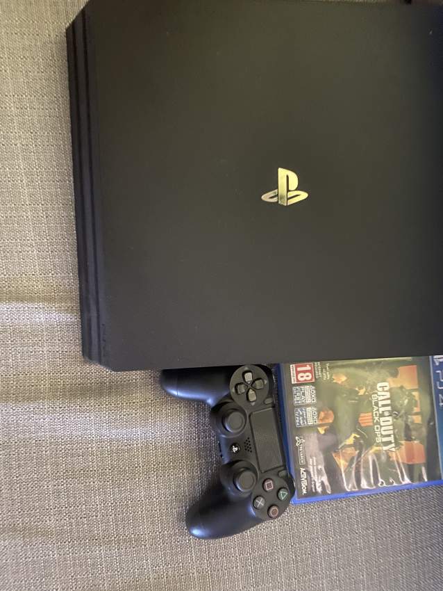 Ps4 - 2 - PlayStation 4 (PS4)  on Aster Vender