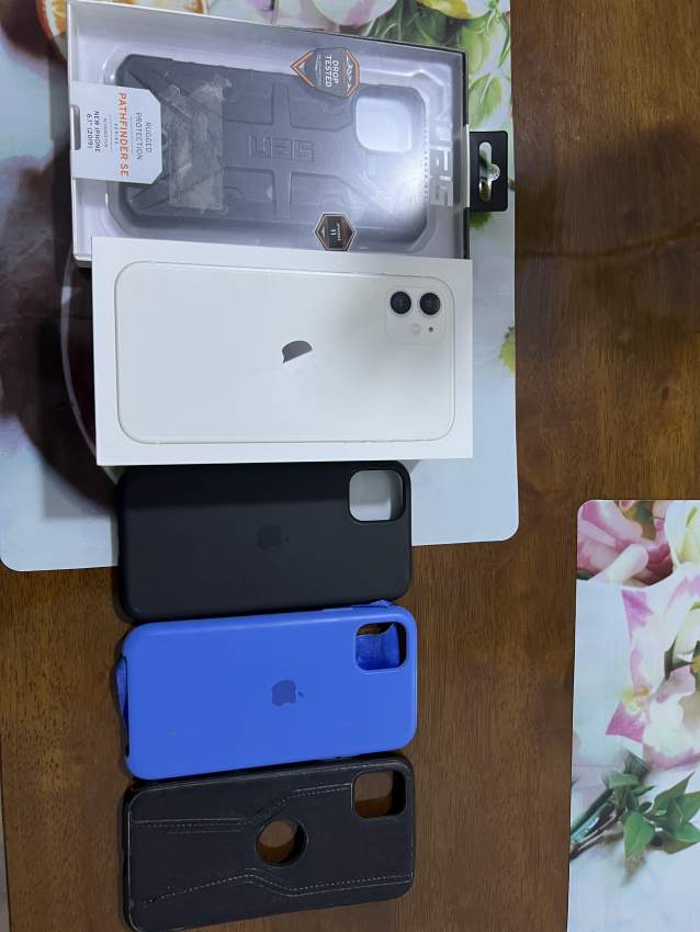 Iphone 11 white 64GB - 2 - iPhones  on Aster Vender