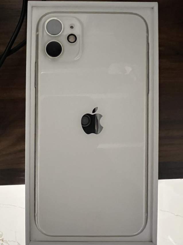 Iphone 11 white 64GB - 1 - iPhones  on Aster Vender