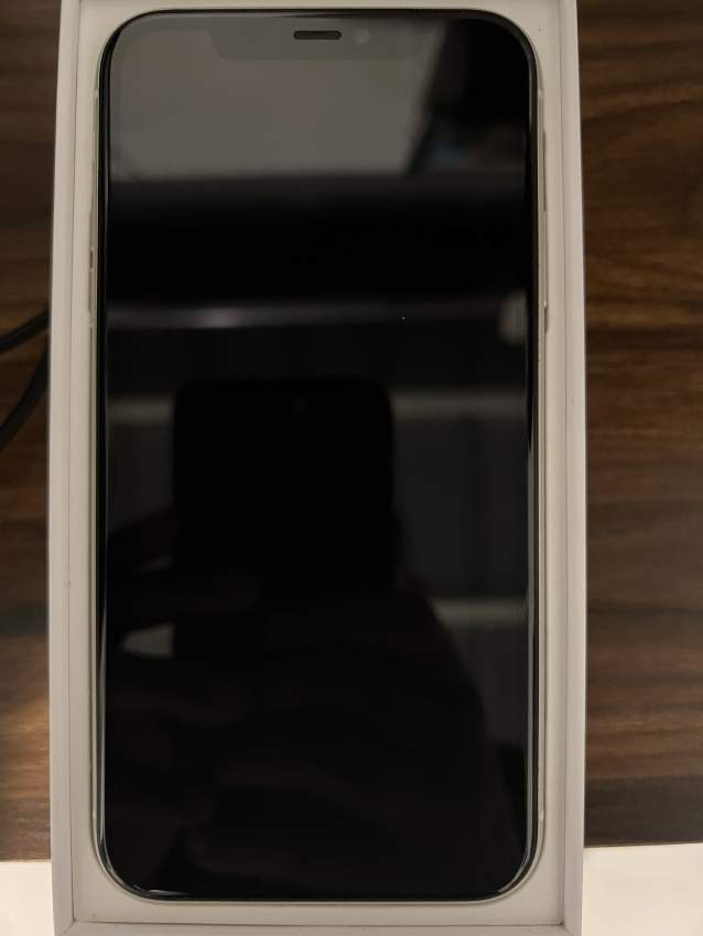 Iphone 11 white 64GB - 0 - iPhones  on Aster Vender