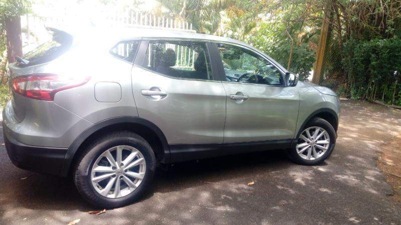 Nissan Qashqai 1.2 Acenta Turbo - 1 - SUV Cars  on Aster Vender