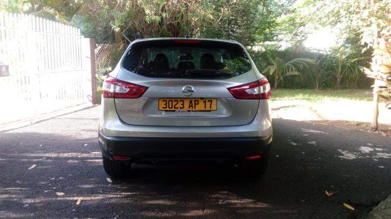 Nissan Qashqai 1.2 Acenta Turbo - 2 - SUV Cars  on Aster Vender