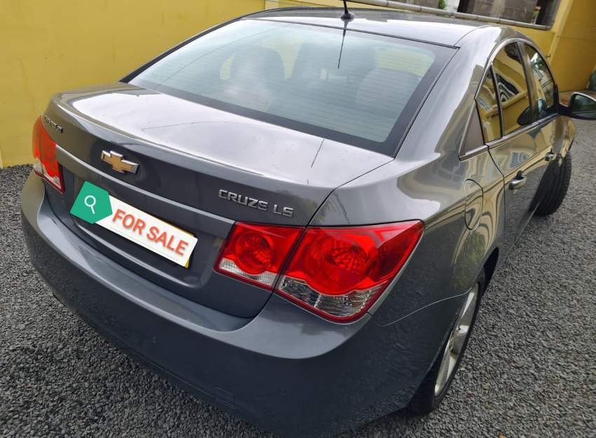 Chevrolet Cruze 2011 - 3 - Family Cars  on Aster Vender