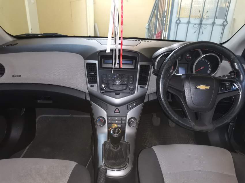 Chevrolet Cruze 2011 - 5 - Family Cars  on Aster Vender