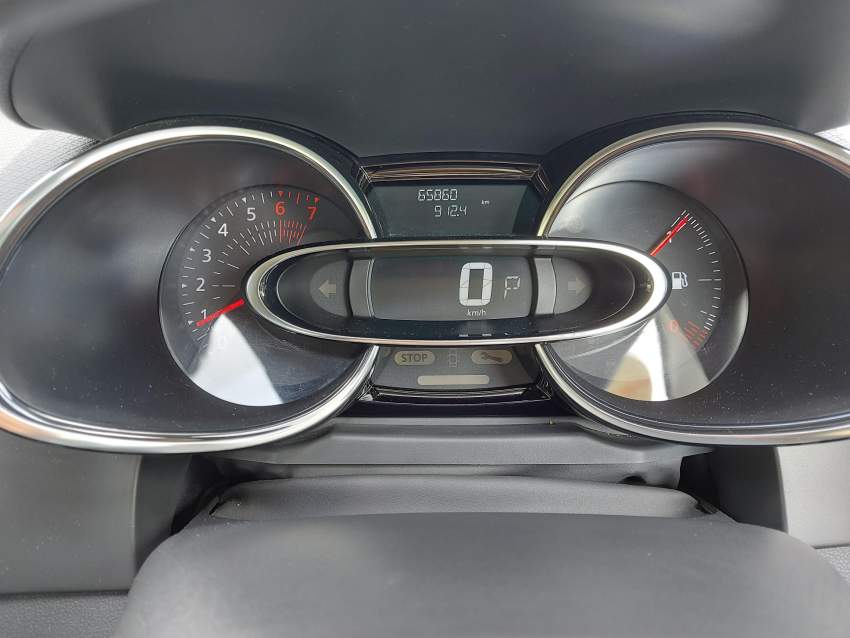 RENAULT CLIO ZEN 1.2T AUTOMATIC TRANSMISSION - 4 - Compact cars  on Aster Vender