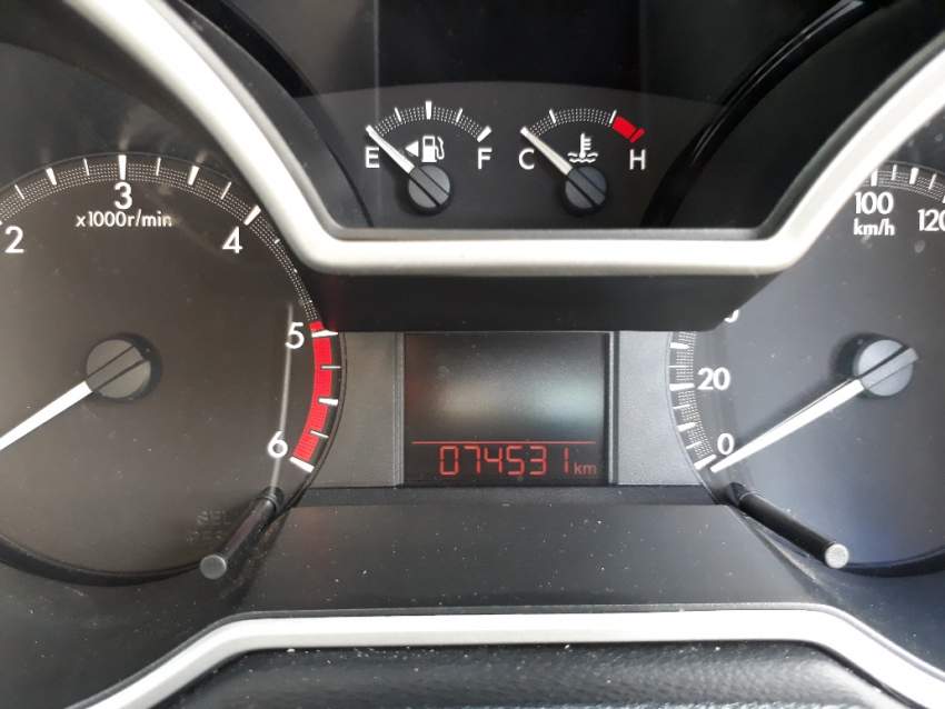 Mazda BT 50 - 7 - Pickup trucks (4x4 & 4x2)  on Aster Vender