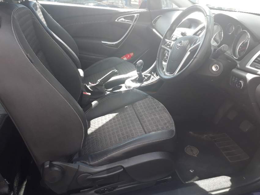 Opel Astra GTC 2Door - 4 - Compact cars  on Aster Vender