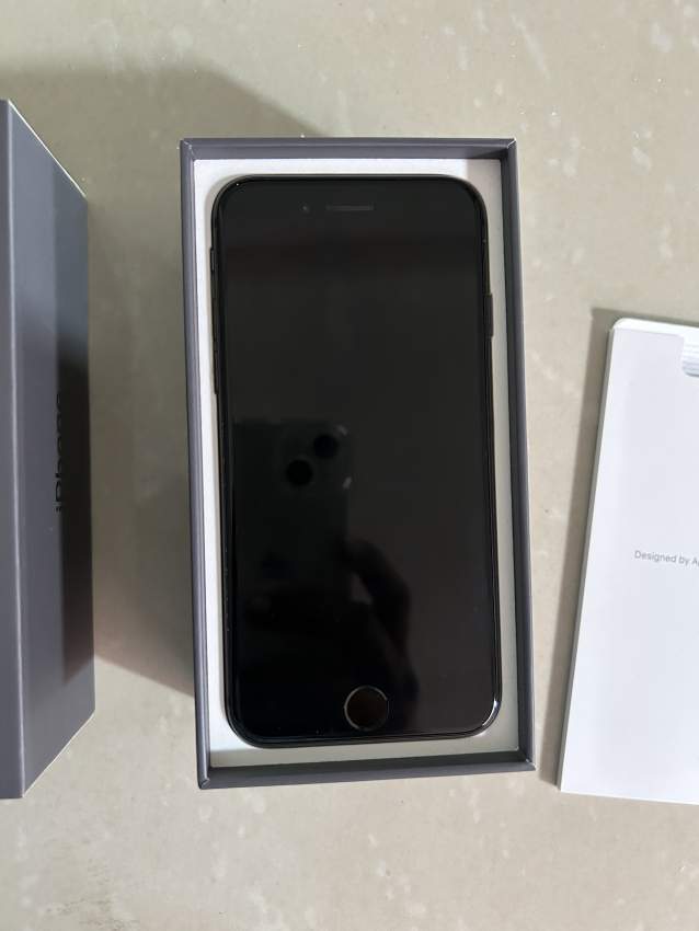 Iphone 8- 64 Gb - 1 - All electronics products  on Aster Vender