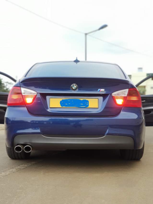 BMW 320i - 2 - Family Cars  on Aster Vender