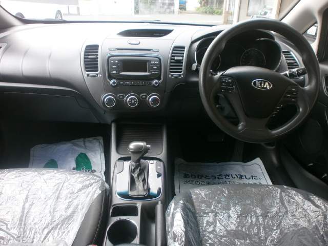 KIA CERATO FORTE K 3 - 5 - Family Cars  on Aster Vender