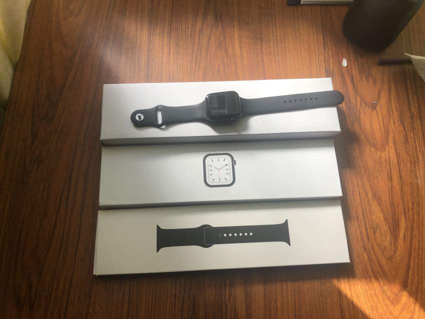 Apple watch - 0 - Smartwatch  on Aster Vender