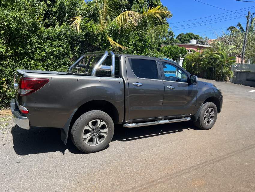 Mazda bt 50 - 1 - Passenger Van  on Aster Vender