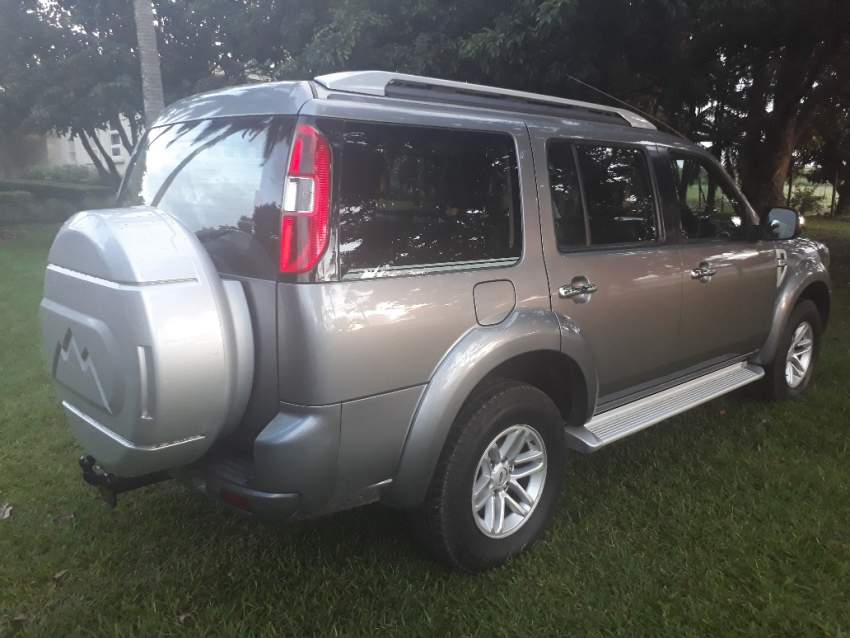 Ford Everest 2011 2.5 T - 2 - SUV Cars  on Aster Vender