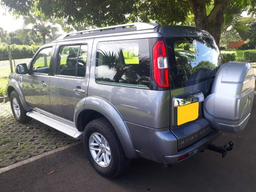 Ford Everest 2011 2.5 T - 10 - SUV Cars  on Aster Vender