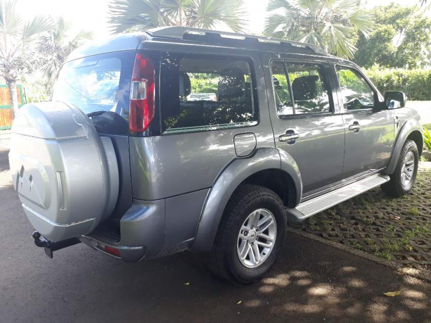 Ford Everest 2011 2.5 T - 11 - SUV Cars  on Aster Vender