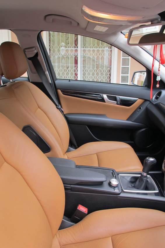 Mercedes-Benz C180 - 1 - Luxury Cars  on Aster Vender