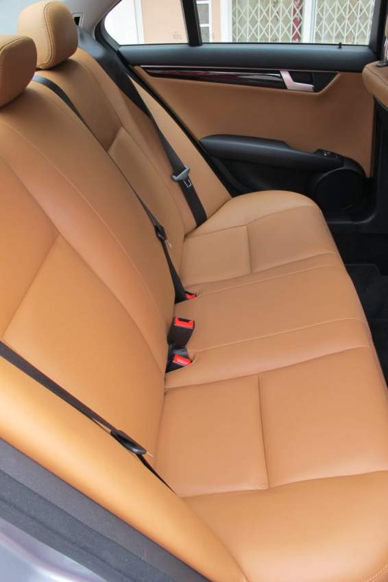 Mercedes-Benz C180 - 4 - Luxury Cars  on Aster Vender