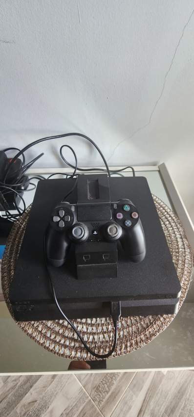 Play Station 4 - 0 - PlayStation 4 (PS4)  on Aster Vender