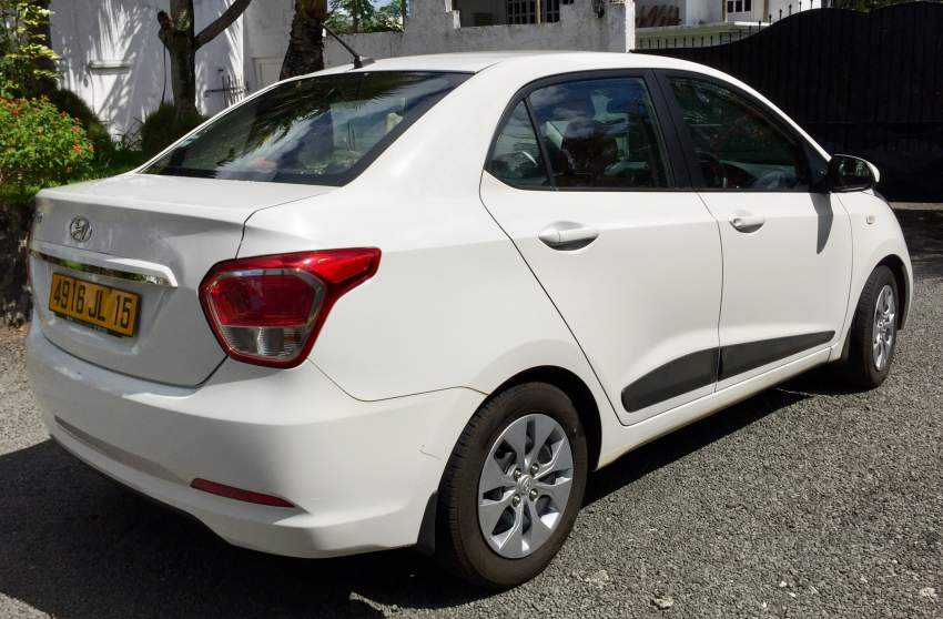 Hyundai Grand i10 - 3 - Compact cars  on Aster Vender