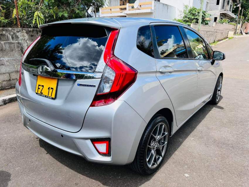 Honda Fit Hybrid (2017) - 1 - Compact cars  on Aster Vender