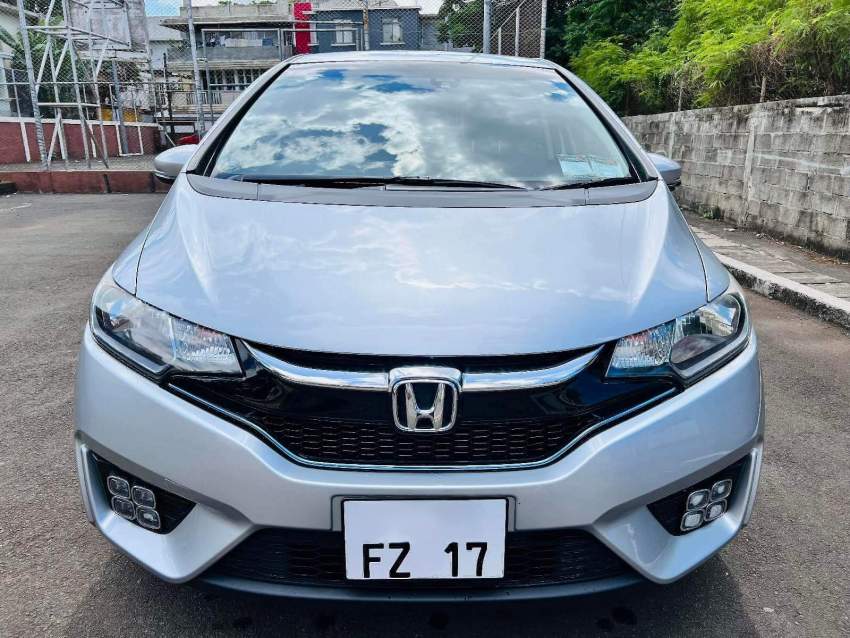 Honda Fit Hybrid (2017) - 2 - Compact cars  on Aster Vender