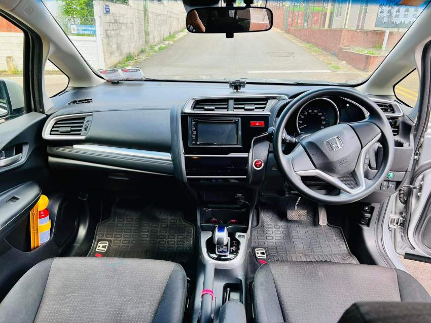 Honda Fit Hybrid (2017) - 3 - Compact cars  on Aster Vender