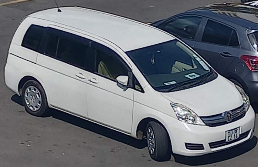 Toyota isis - 1 - Family Cars  on Aster Vender